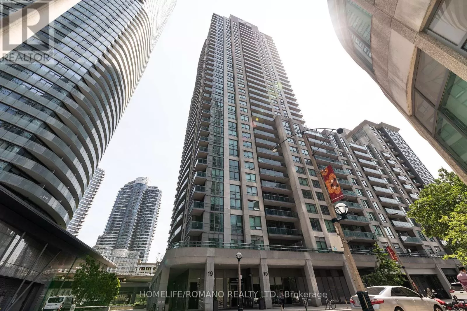 Apartment for rent: 1202 - 19 Grand Trunk Crescent, Toronto, Ontario M5J 3A3
