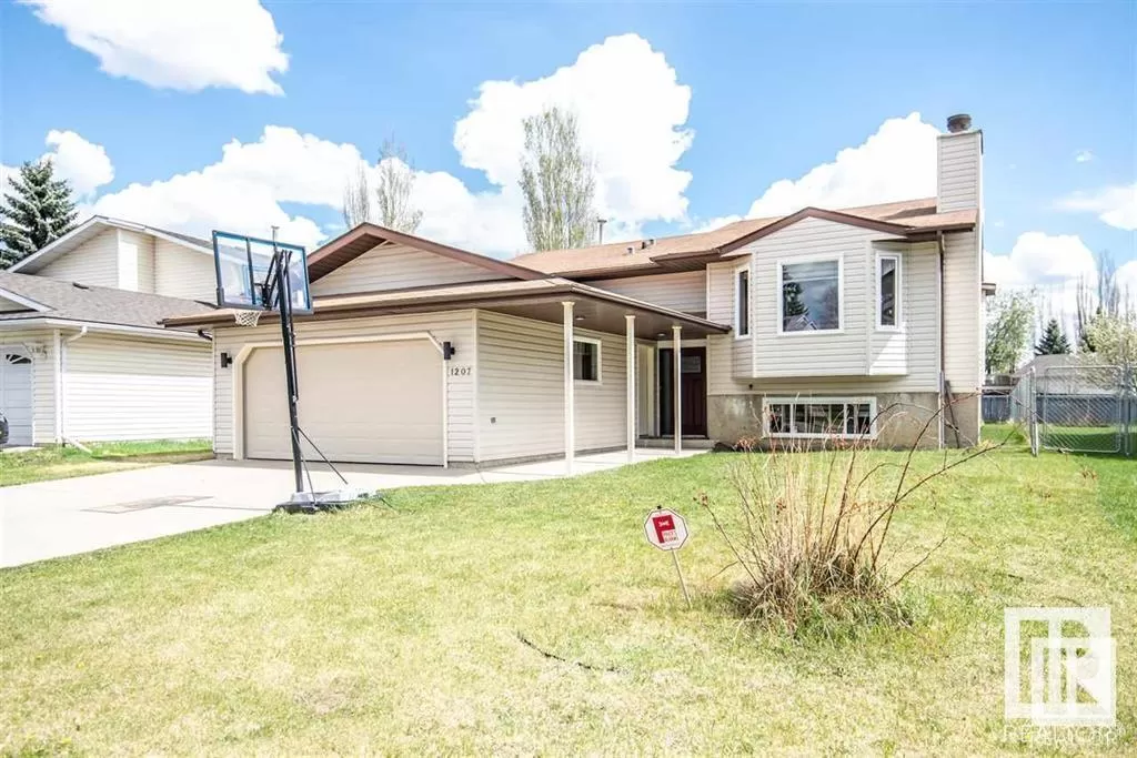 House for rent: 1207 54 St Nw, Edmonton, Alberta T6L 6J7