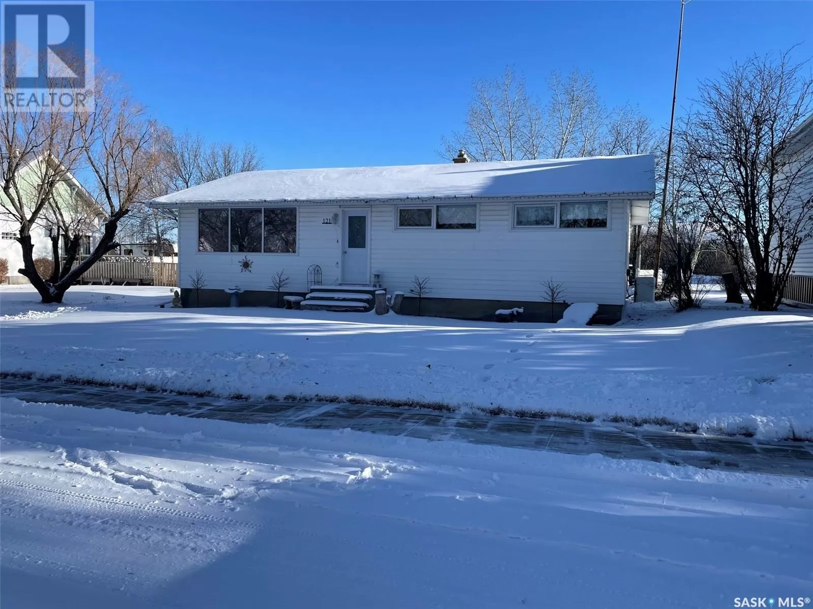 House for rent: 121 2nd Street E, Lafleche, Saskatchewan S0H 2K0