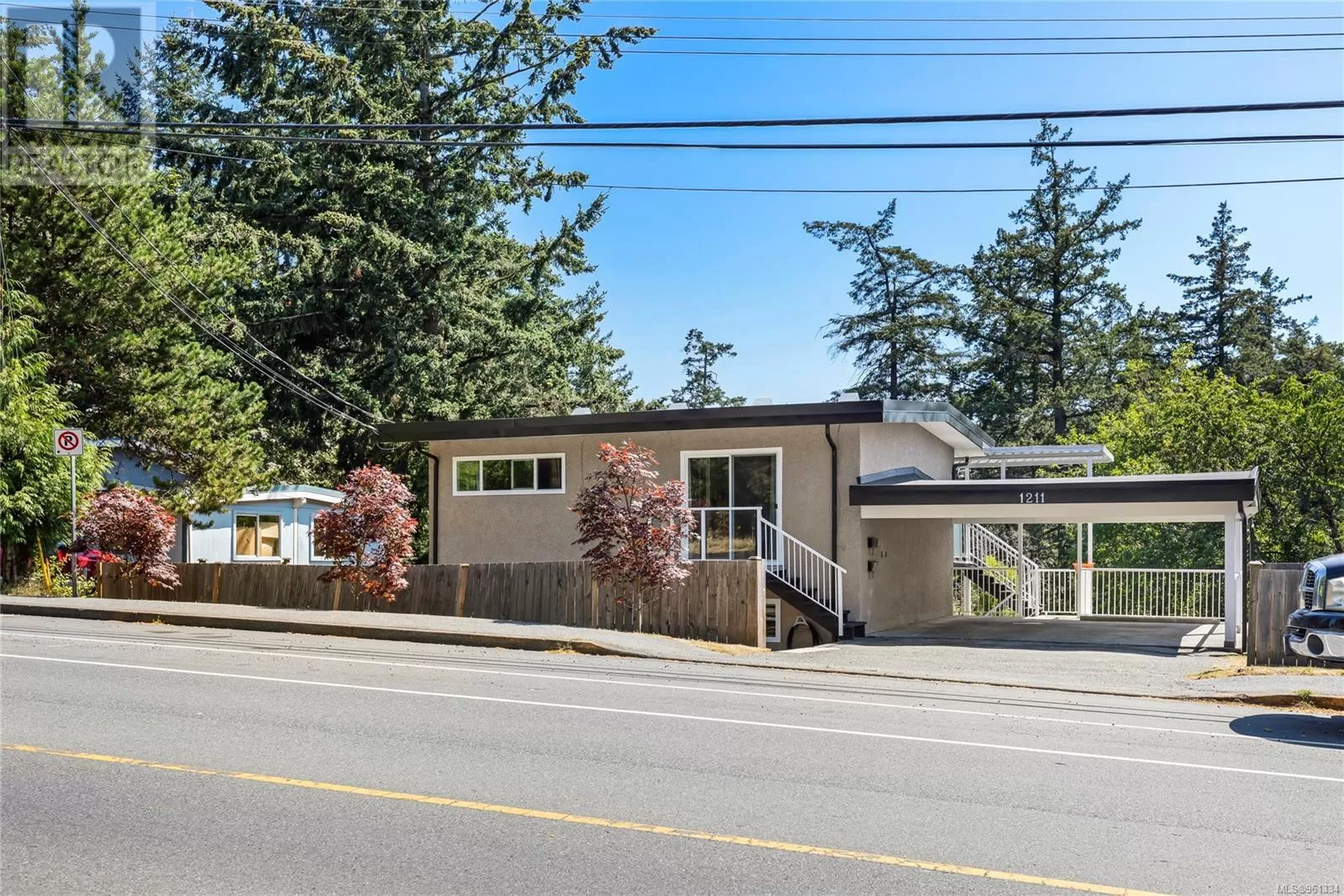 Duplex for rent: 1211 Bush St, Nanaimo, British Columbia V9S 1J8