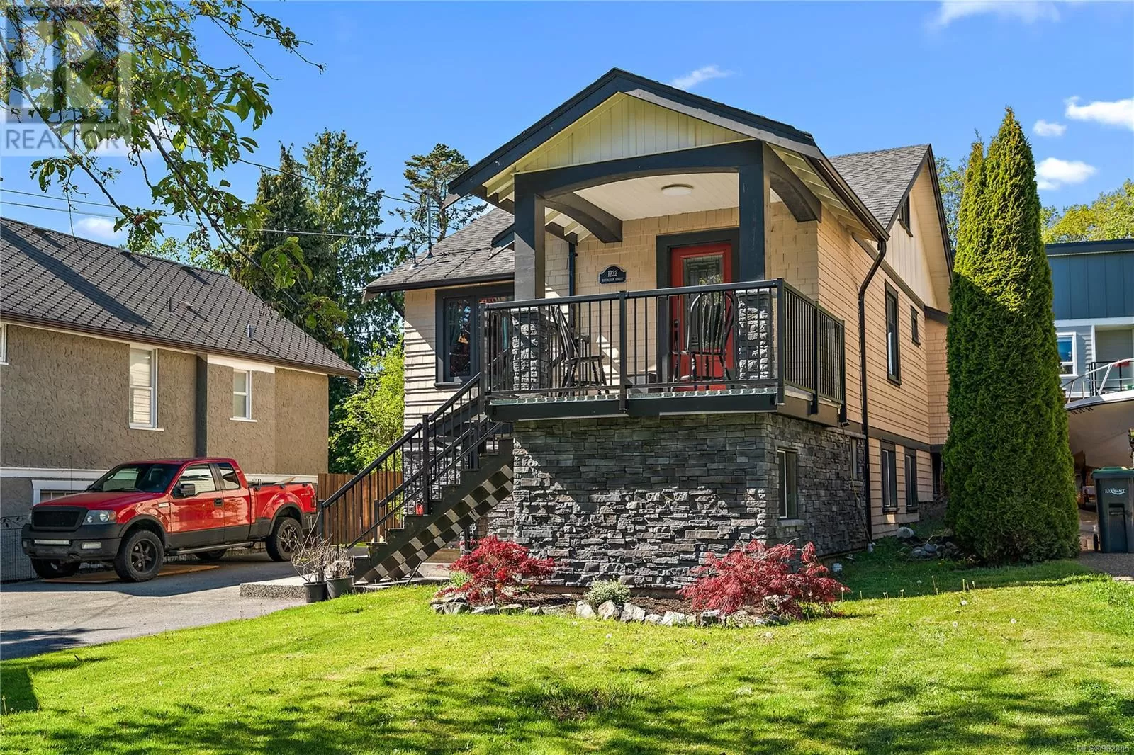 House for rent: 1232 Effingham St, Esquimalt, British Columbia V9A 4Y2