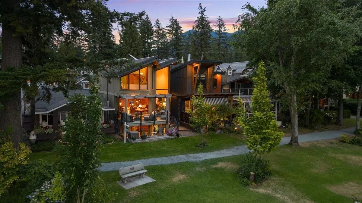 House for rent: 125 1st Avenue, Cultus Lake, British Columbia V2R 4Y5
