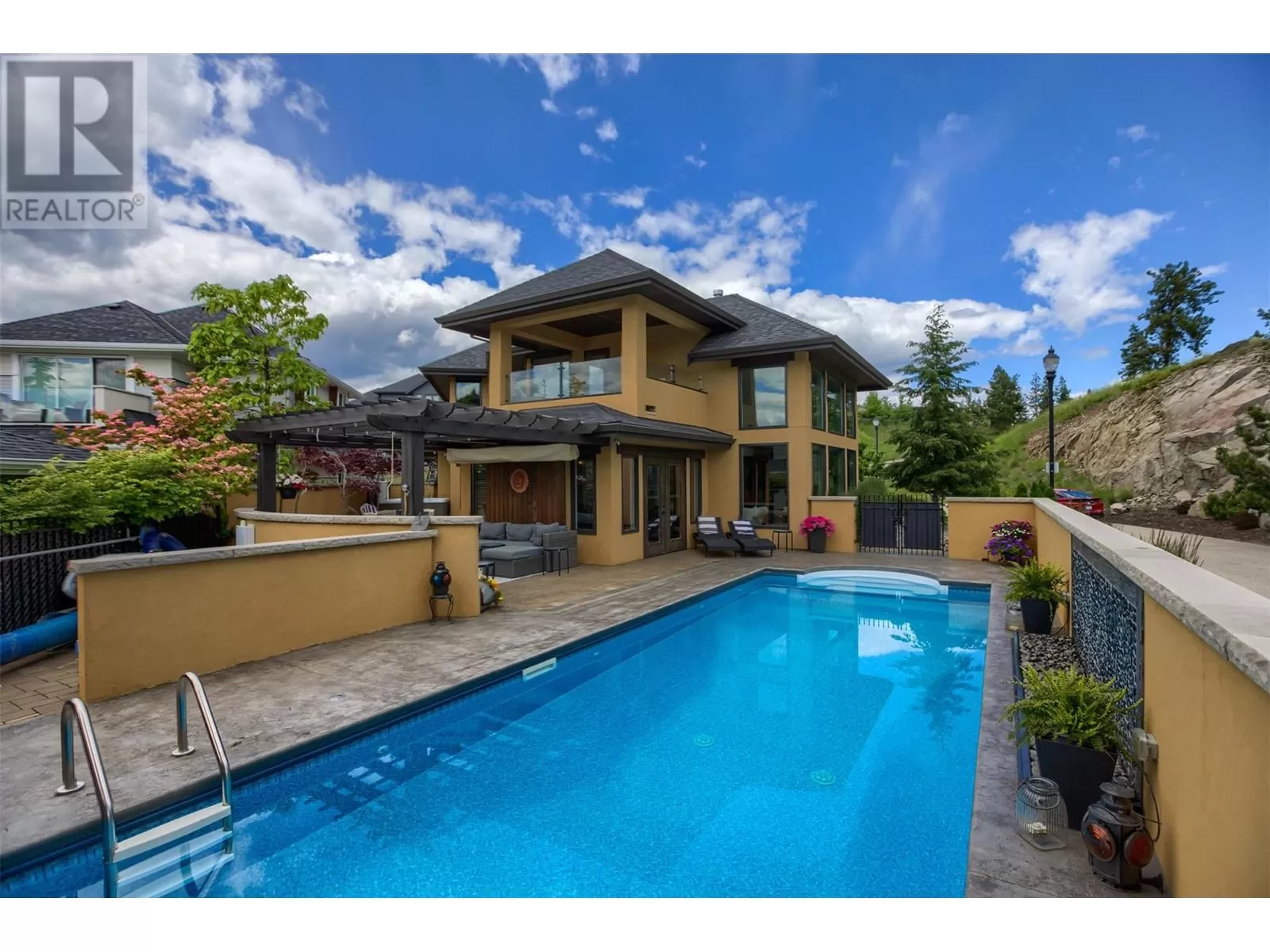 House for rent: 127 Skyland Drive, Kelowna, British Columbia V1V 3A2