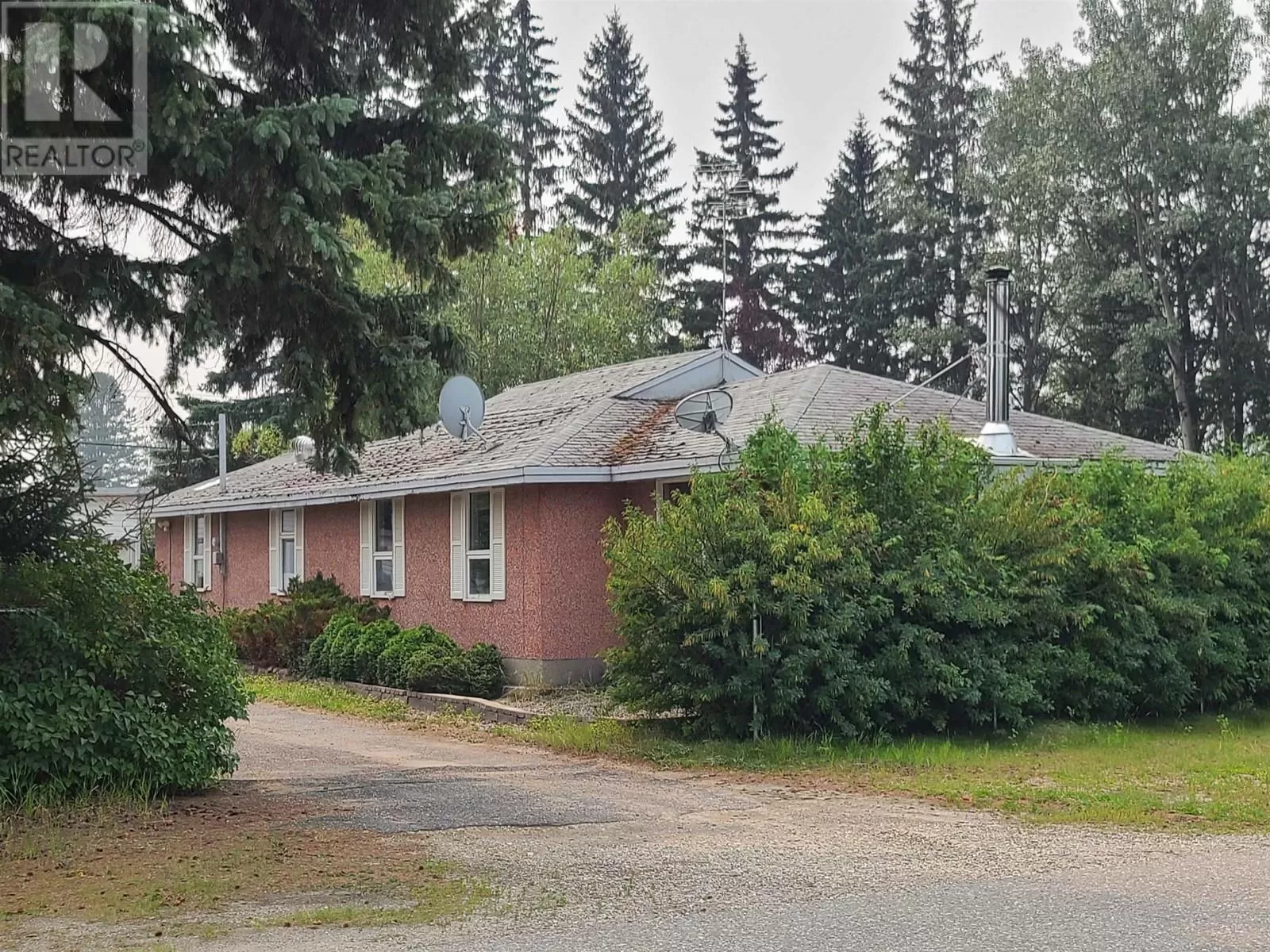 House for rent: 1275 4th Avenue, Valemount, British Columbia V0E 2Z0