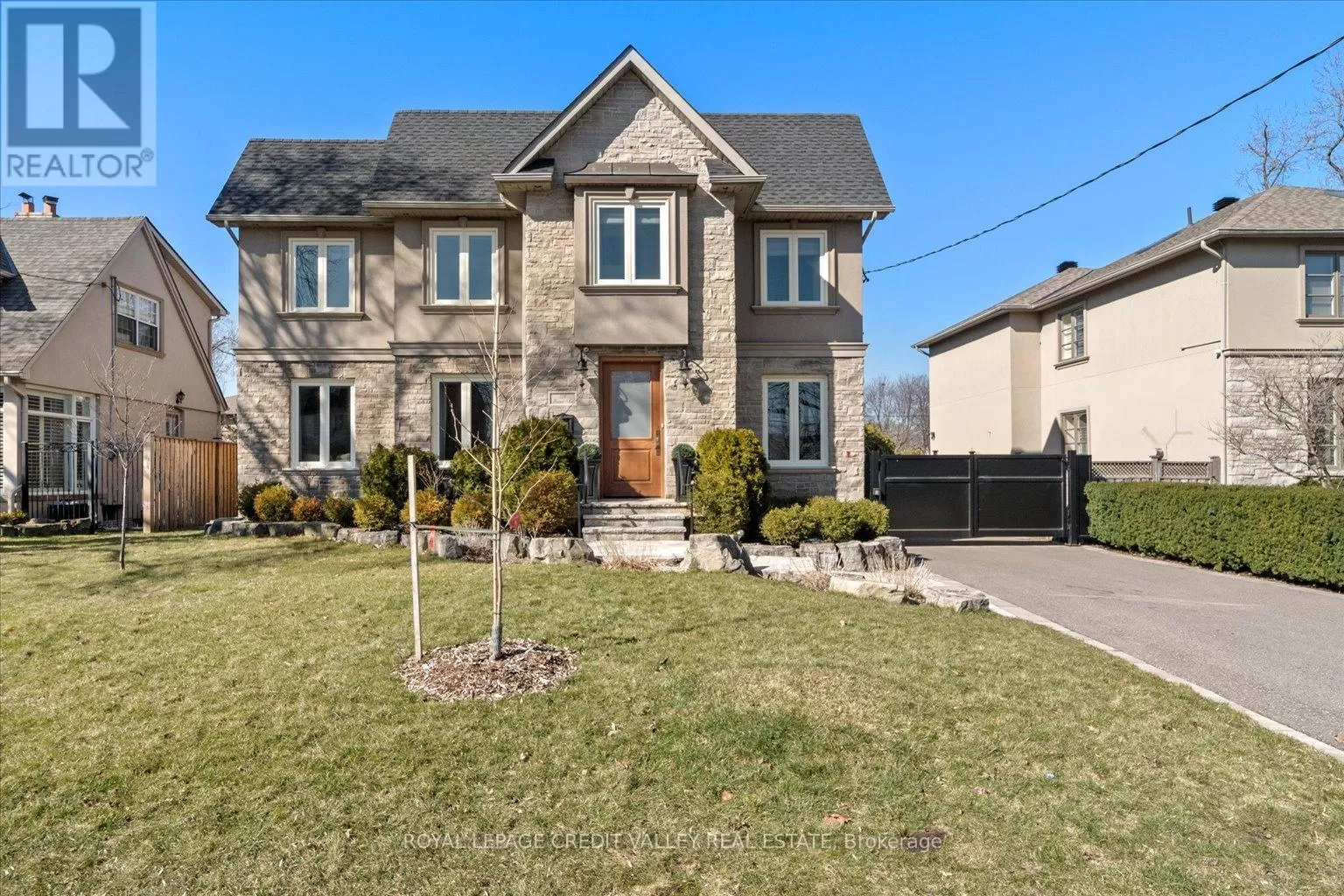 House for rent: 128 Laurel Avenue, Toronto, Ontario M9B 4T6