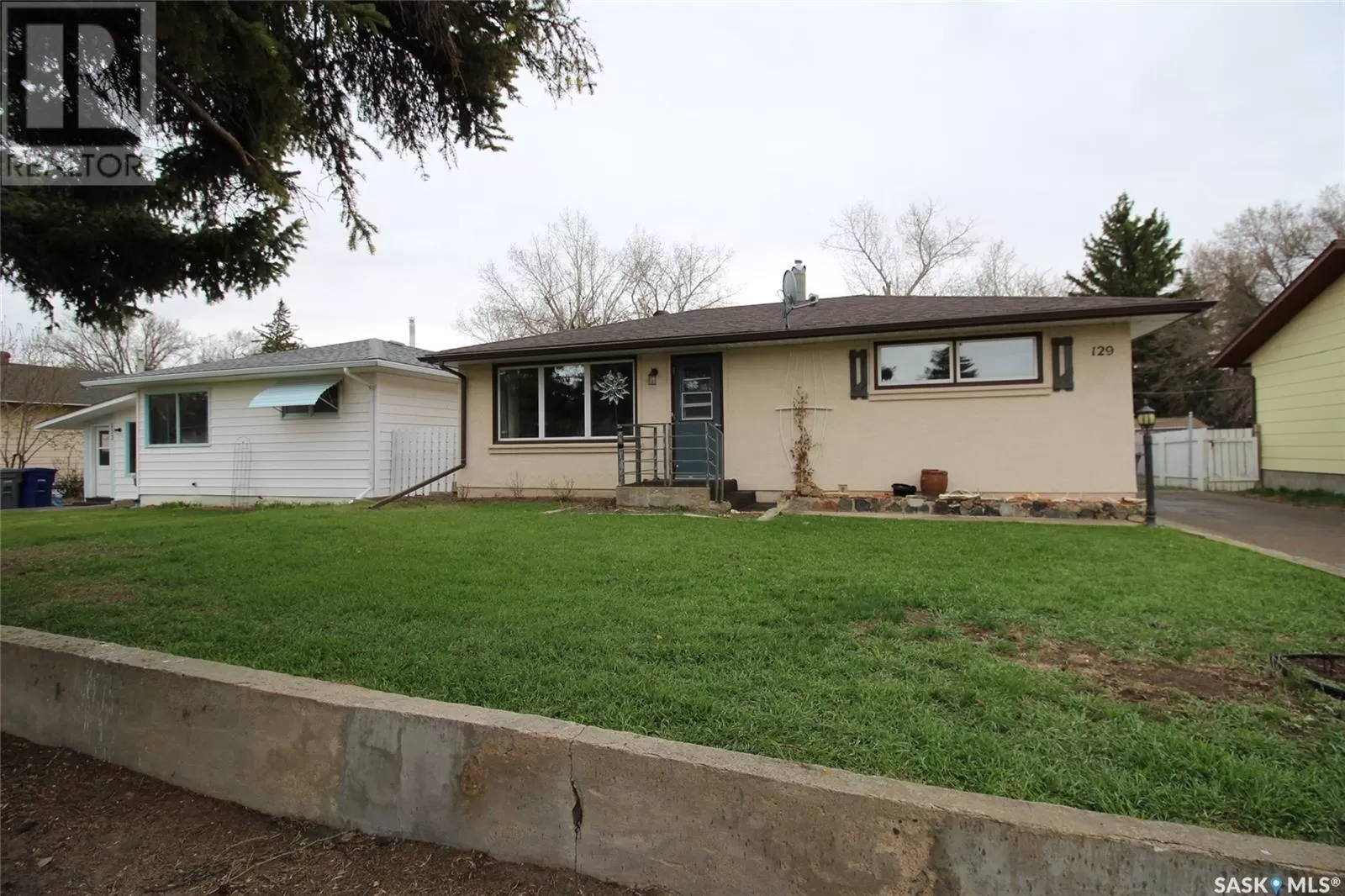 House for rent: 129 Tamarack Avenue N, Eastend, Saskatchewan S0N 0T0