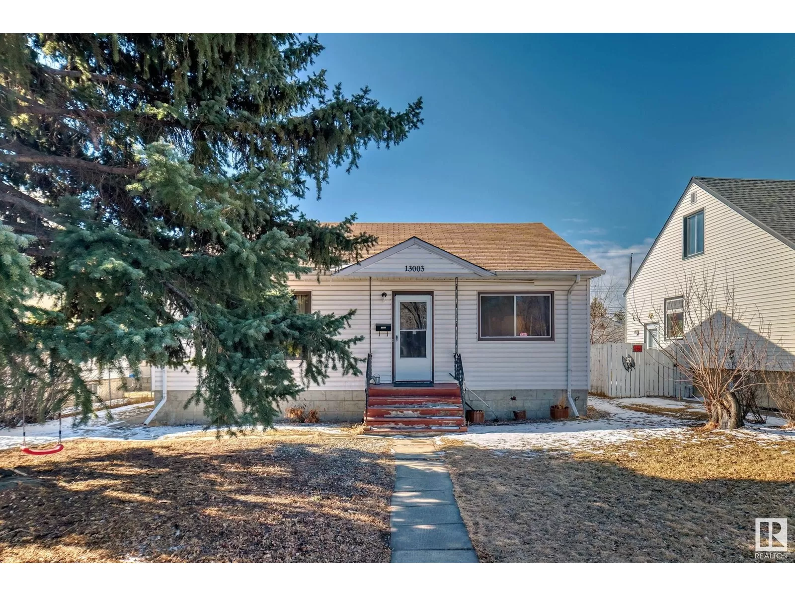 House for rent: 13003 Sherbrooke Av Nw, Edmonton, Alberta T5L 4E6