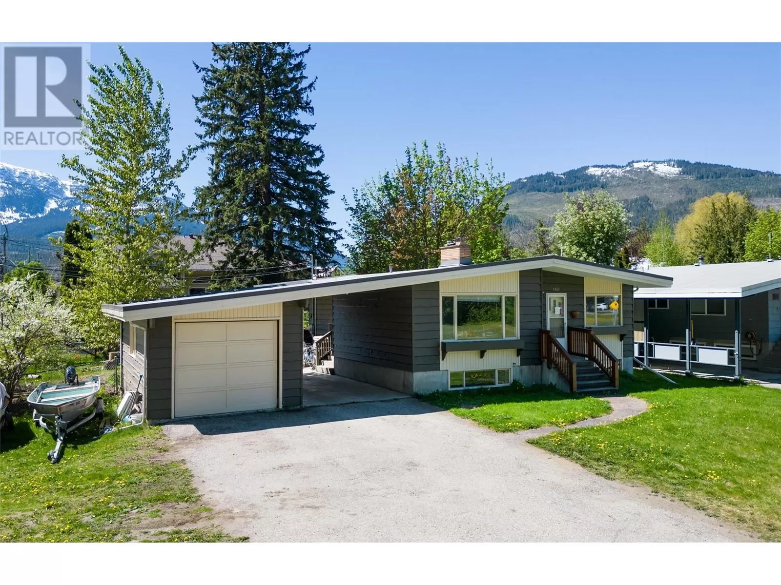 House for rent: 1301 Second Street, Revelstoke, British Columbia V0E 2S0