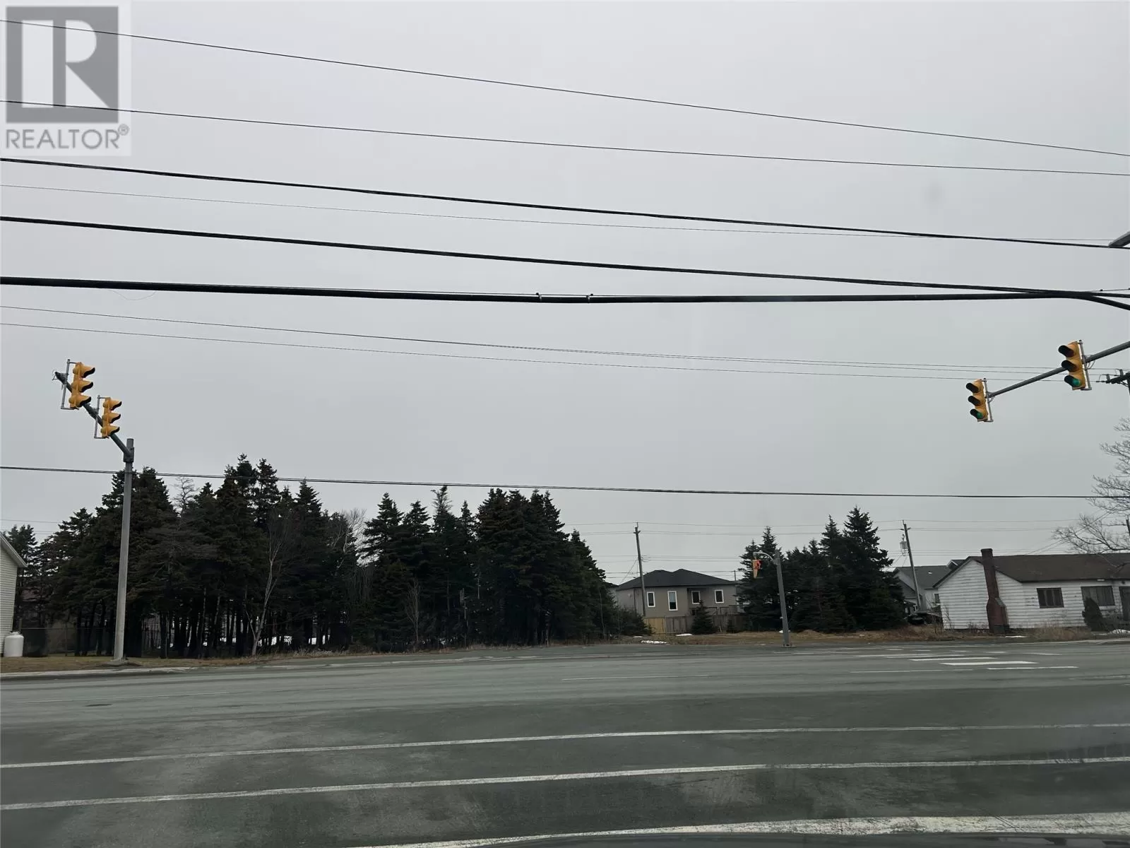 Commercial Mix for rent: 131-133 Commonwealth Avenue, Mount Pearl, Newfoundland & Labrador A1N 1X1