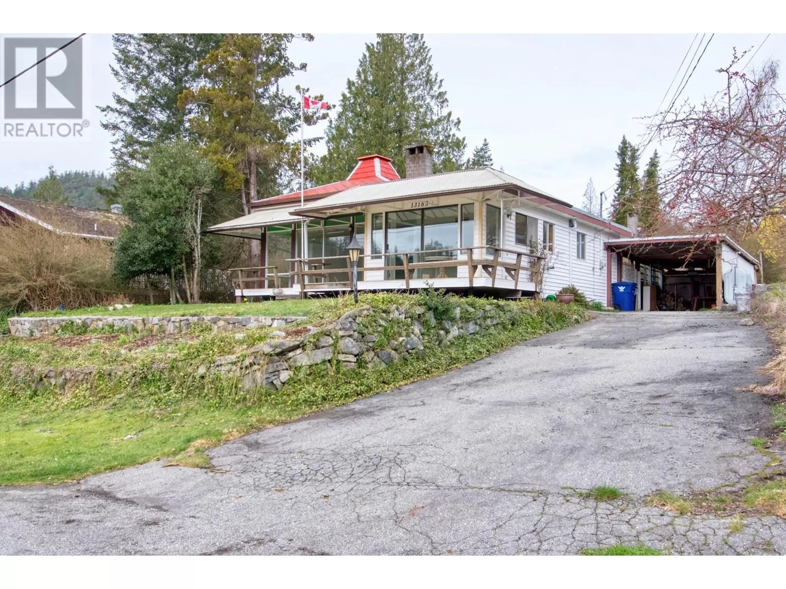 House for rent: 13185 Sexw'amin Street, Sechelt, British Columbia V0N 1S0