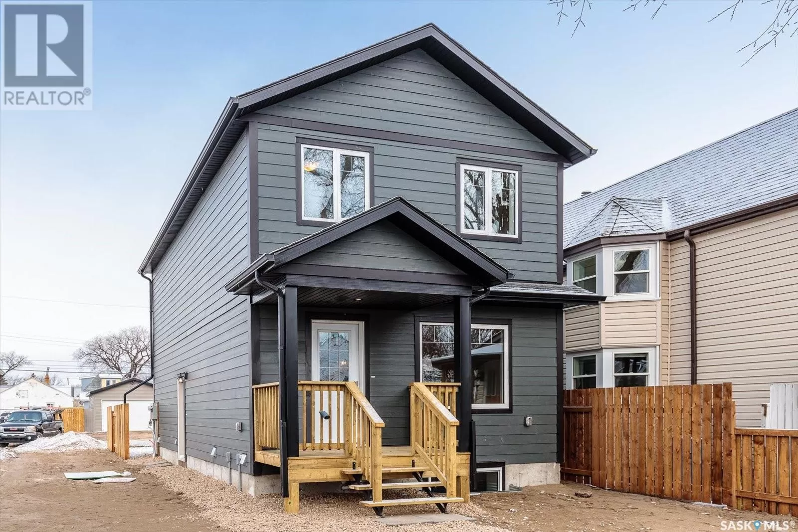 House for rent: 133 E Avenue S, Saskatoon, Saskatchewan S7L 0C4
