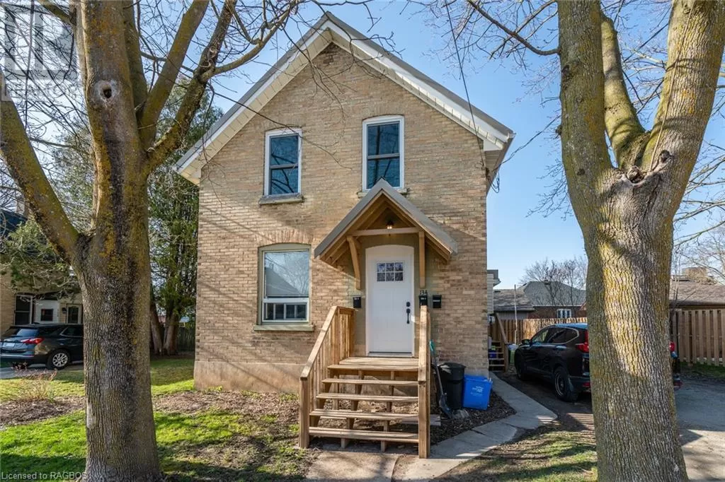 Duplex for rent: 134 9th Street, Hanover, Ontario N4N 1K6