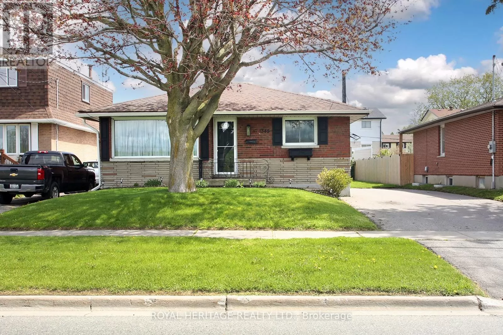 House for rent: 1345 Park Road S, Oshawa, Ontario L1J 4K3