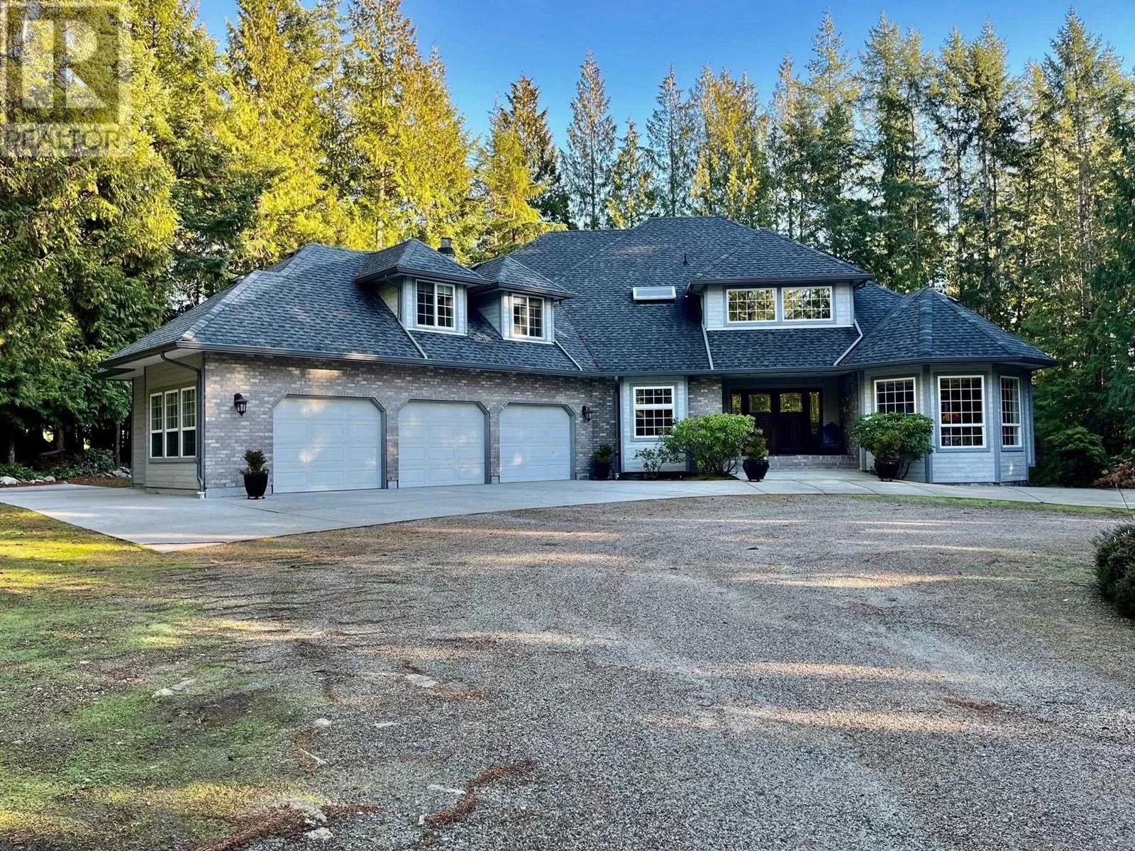 House for rent: 1356 Roberts Creek Road, Roberts Creek, British Columbia V0N 2W1