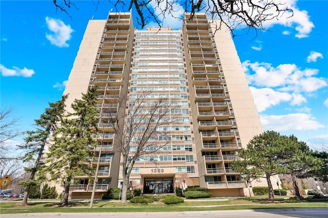Apartment for rent: 1359 White Oaks Boulevard|unit #507, Oakville, Ontario L6H 2R8