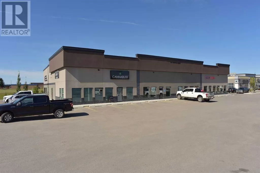 Retail for rent: 1370 Robinson Avenue, Penhold, Alberta T0M 1R0