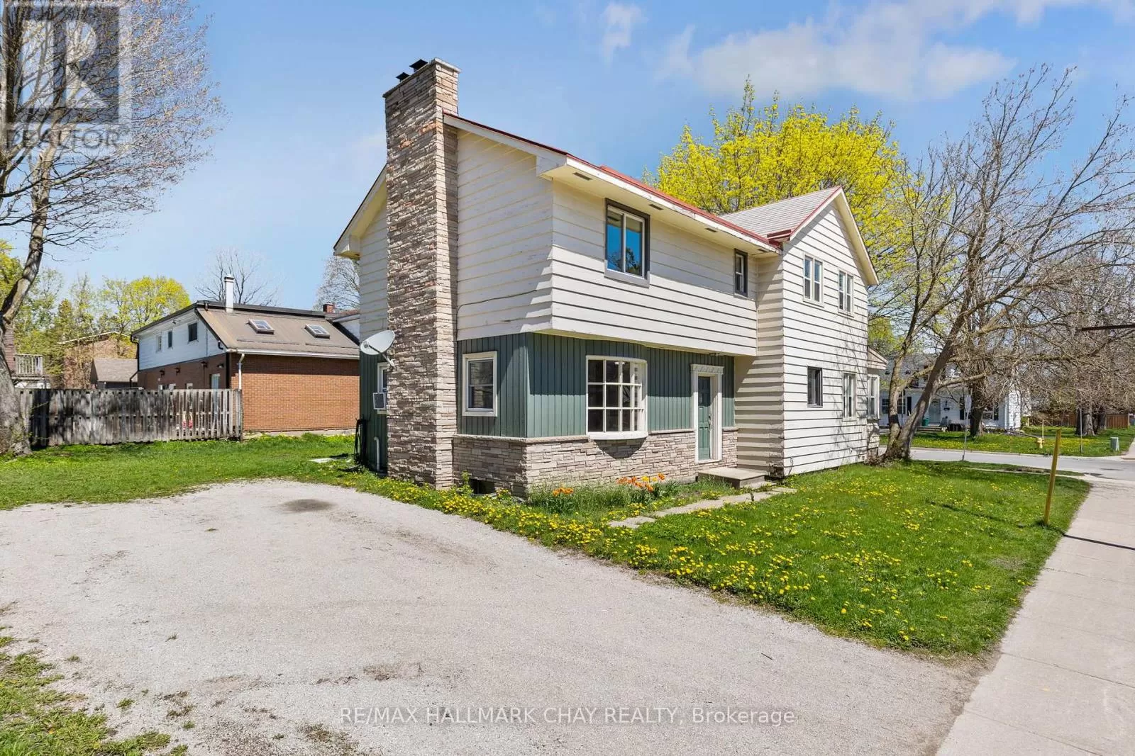 Duplex for rent: 138 Peel Street, Barrie, Ontario L4M 3L6