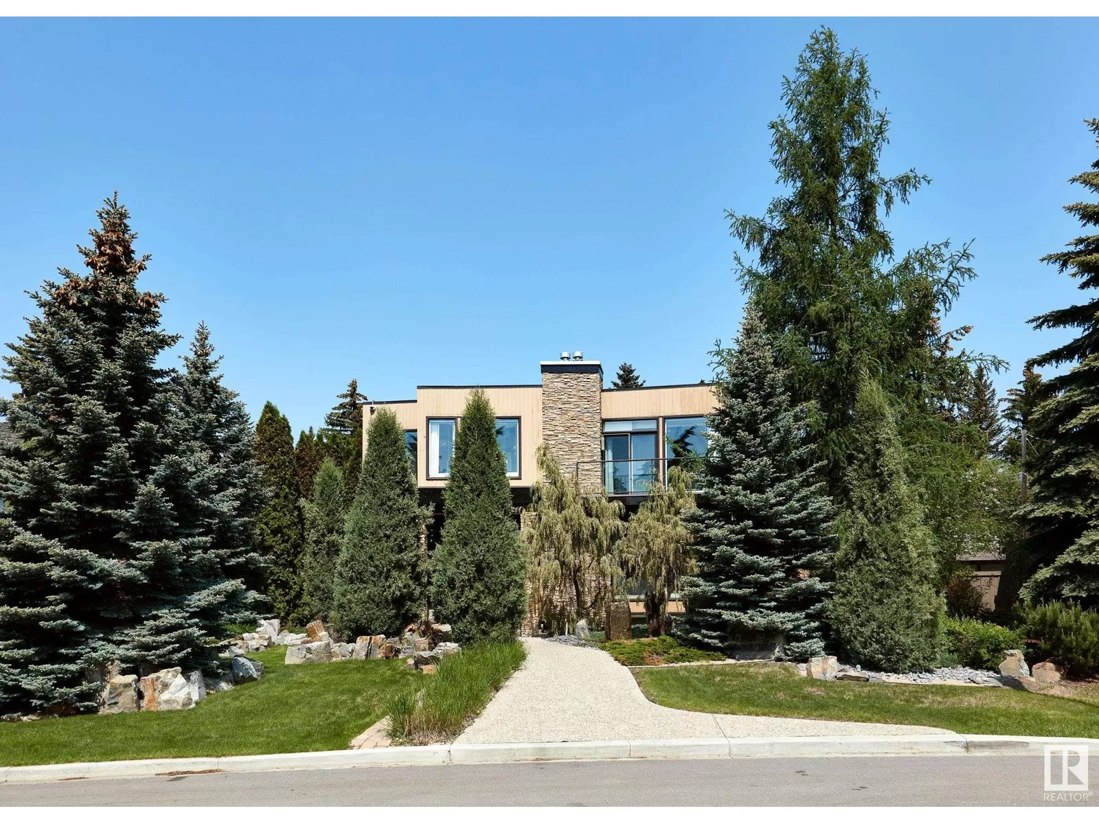House for rent: 13810 Ravine Dr Nw, Edmonton, Alberta T5N 3M1
