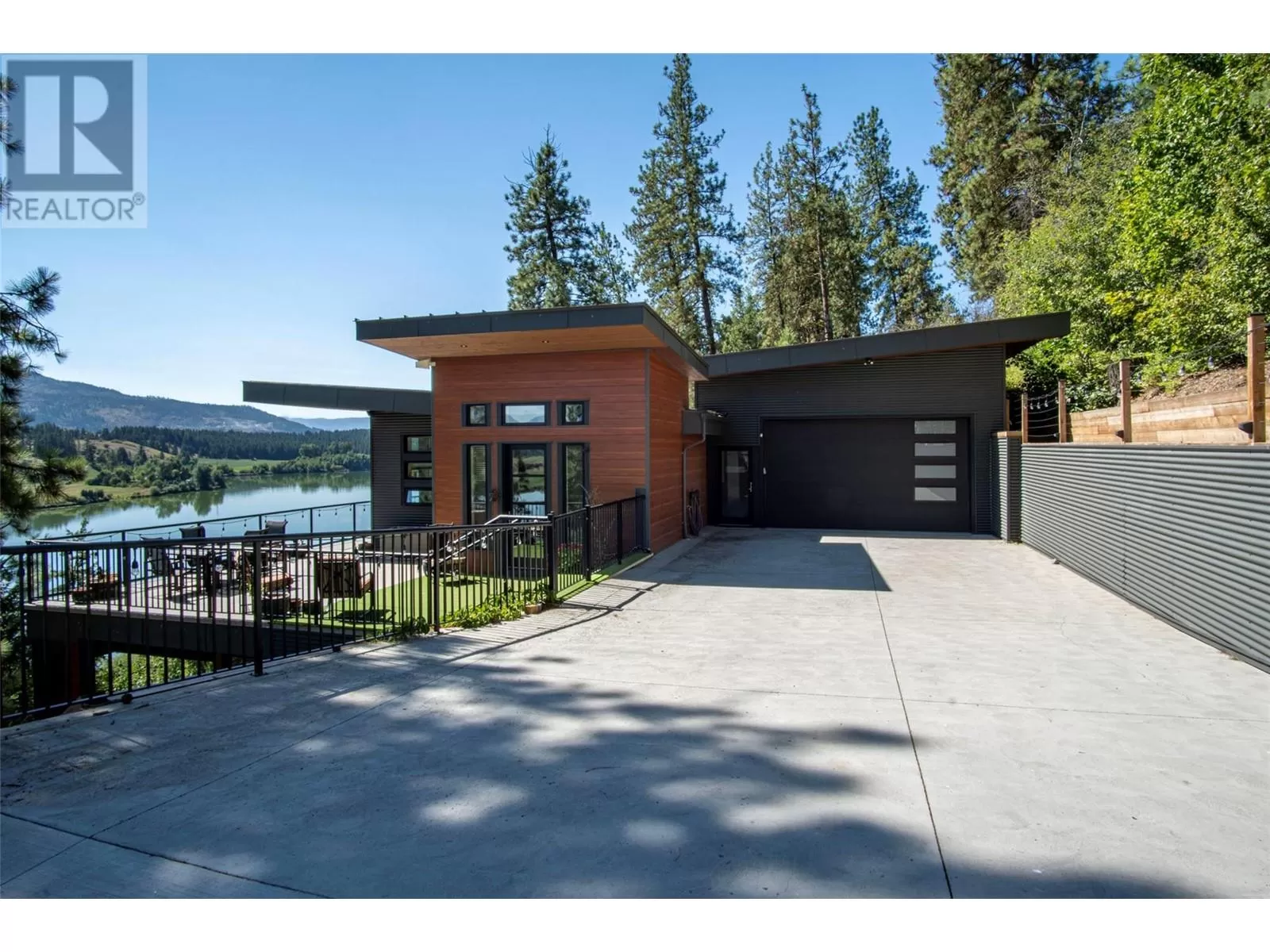House for rent: 1401 Otter Lake Road, Spallumcheen, British Columbia V0E 1B5