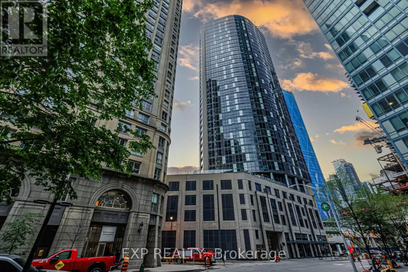 Apartment for rent: 1407 - 1 The Esplanade, Toronto, Ontario M5E 0A8