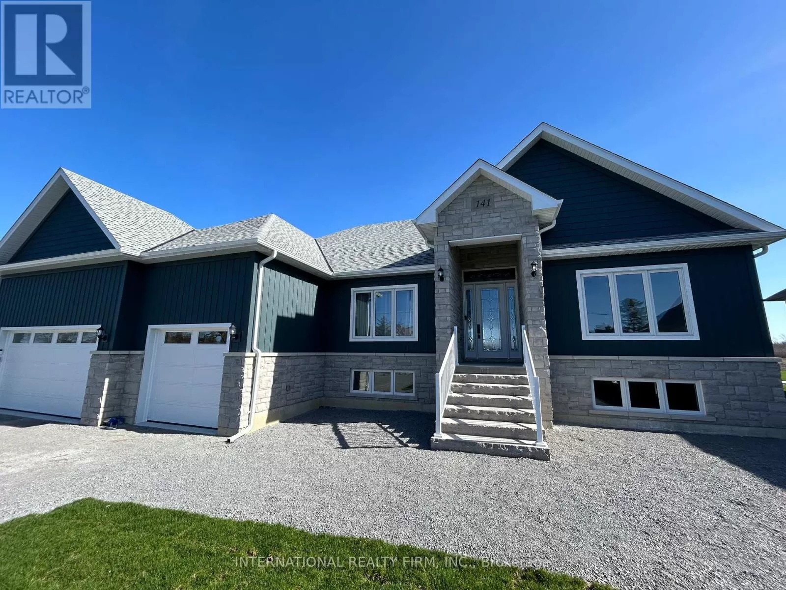 House for rent: 141 Lake Drive E, Georgina, Ontario L4P 3E9