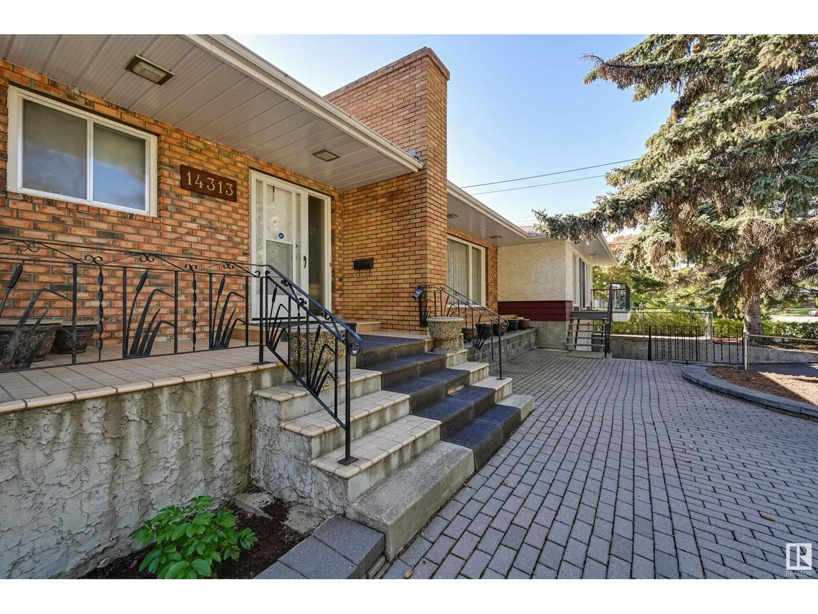 House for rent: 14313 90a Av Nw, Edmonton, Alberta T5R 4X7