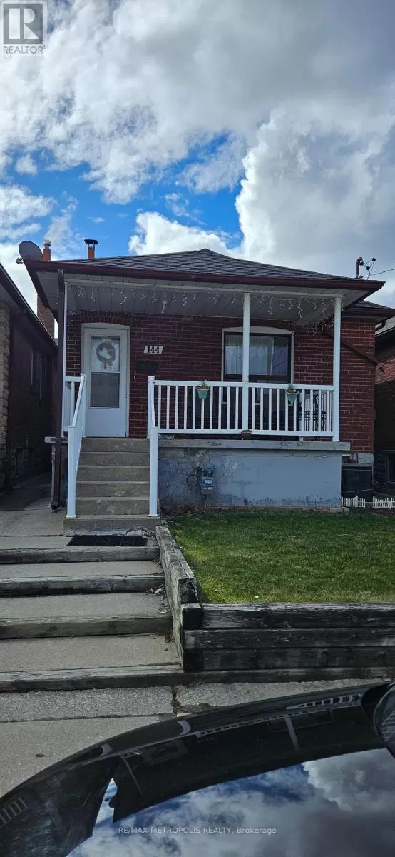 House for rent: 144 Fairbank Avenue, Toronto, Ontario M6B 3T9