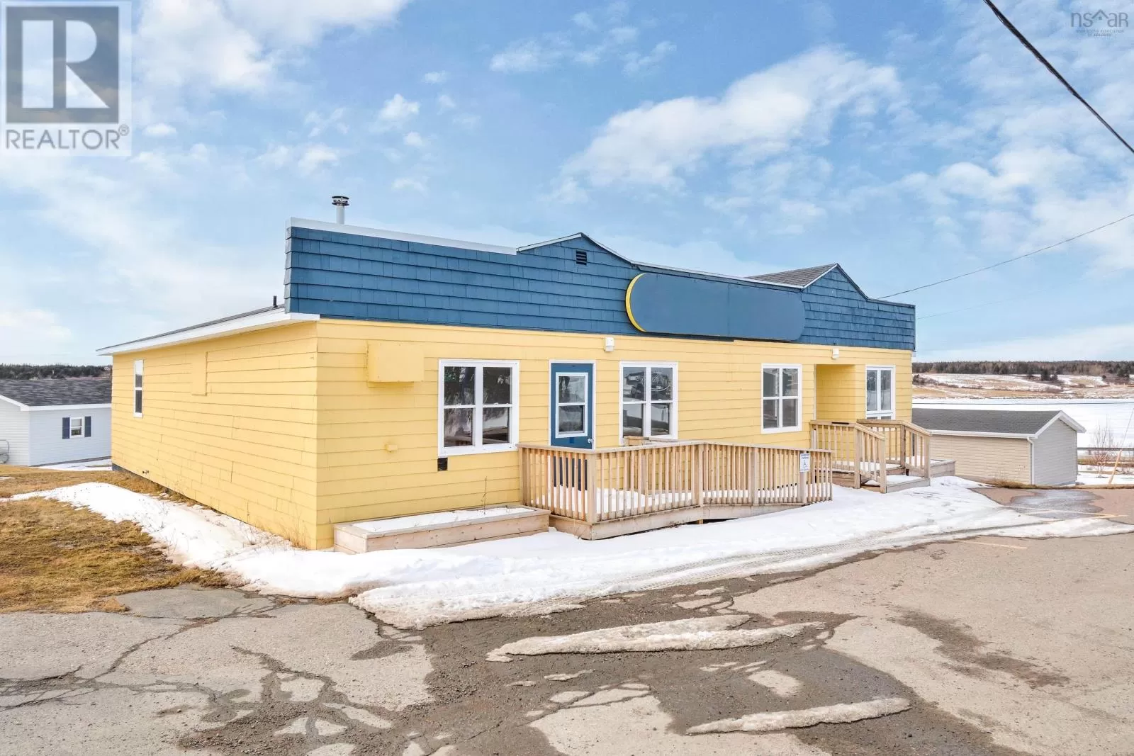 House for rent: 14925 Cabot Trail Road, ChA(C)ticamp, Nova Scotia B0E 1H0