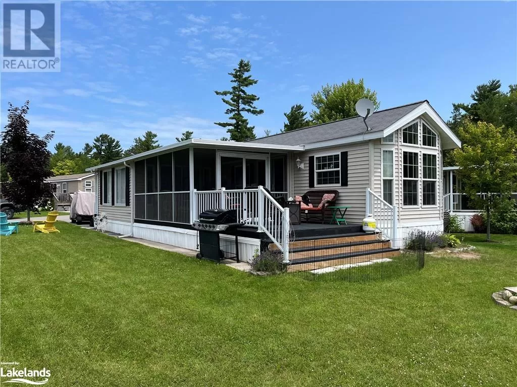 Mobile Home for rent: 15 Kenora Trail, Wasaga Beach, Ontario L9Z 1X7