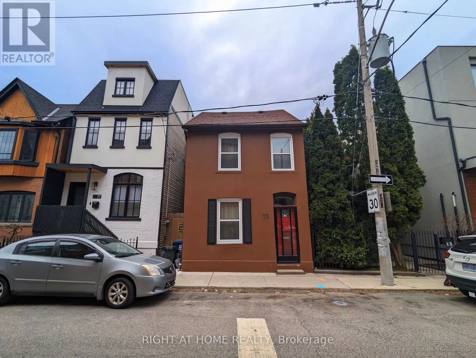House for rent: 15 Kintyre Avenue, Toronto, Ontario M4M 1M2