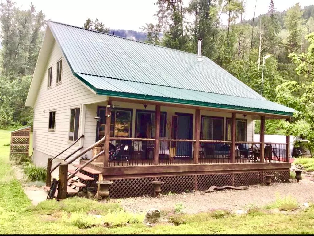 House for rent: 153 Wildwood Road, Nakusp, British Columbia V0G 1R1
