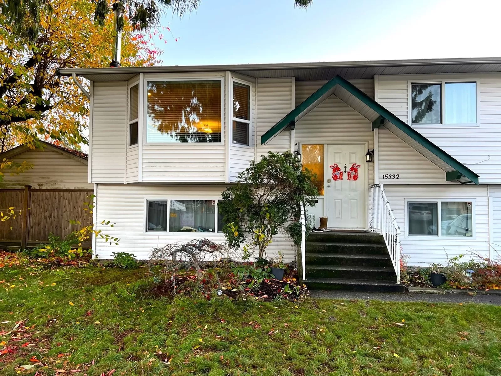 House for rent: 15332 95a Avenue, Surrey, British Columbia V3R 8J7