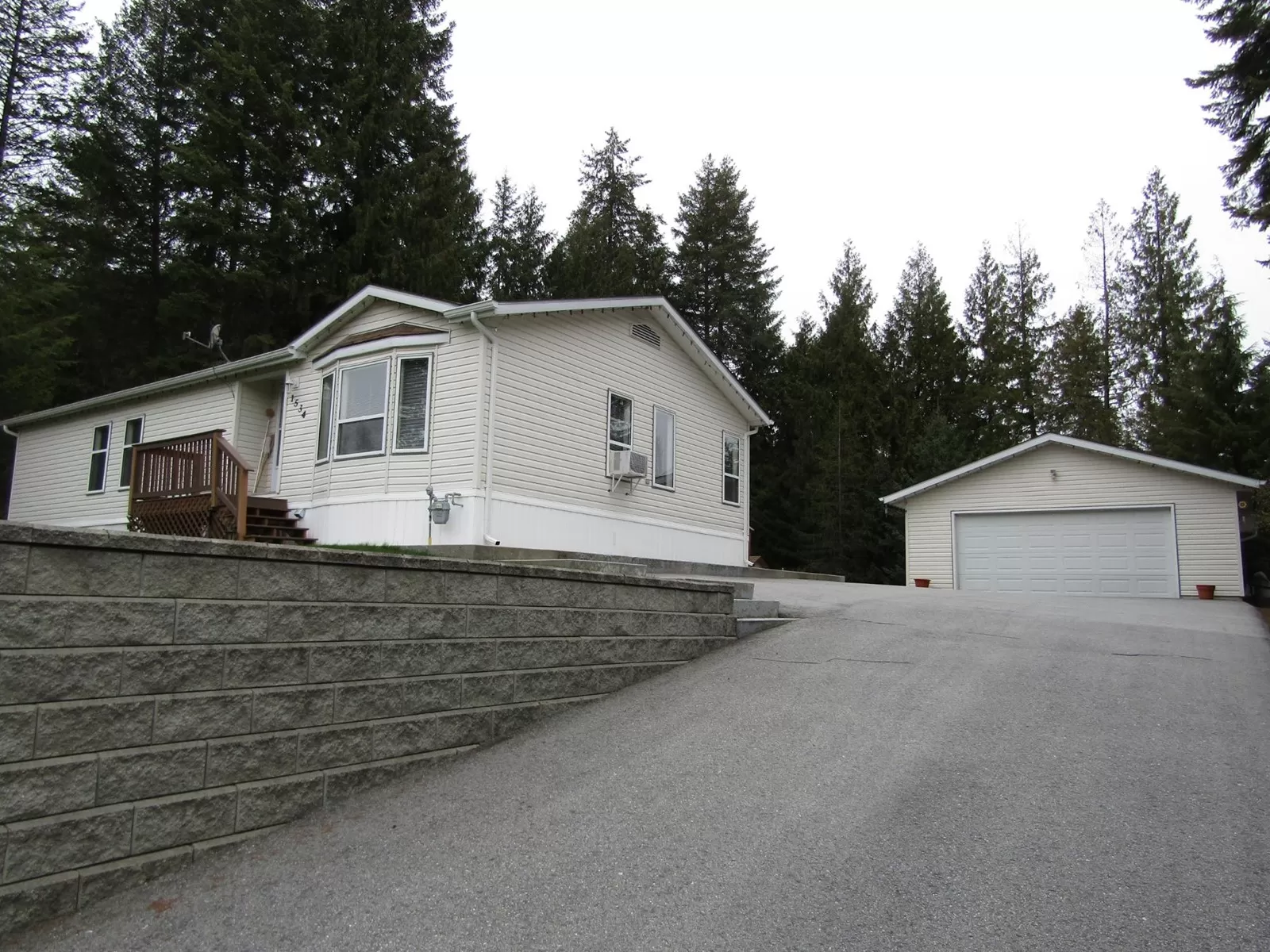 House for rent: 1534 Mcintyre Road, Christina Lake, British Columbia V0H 1E0