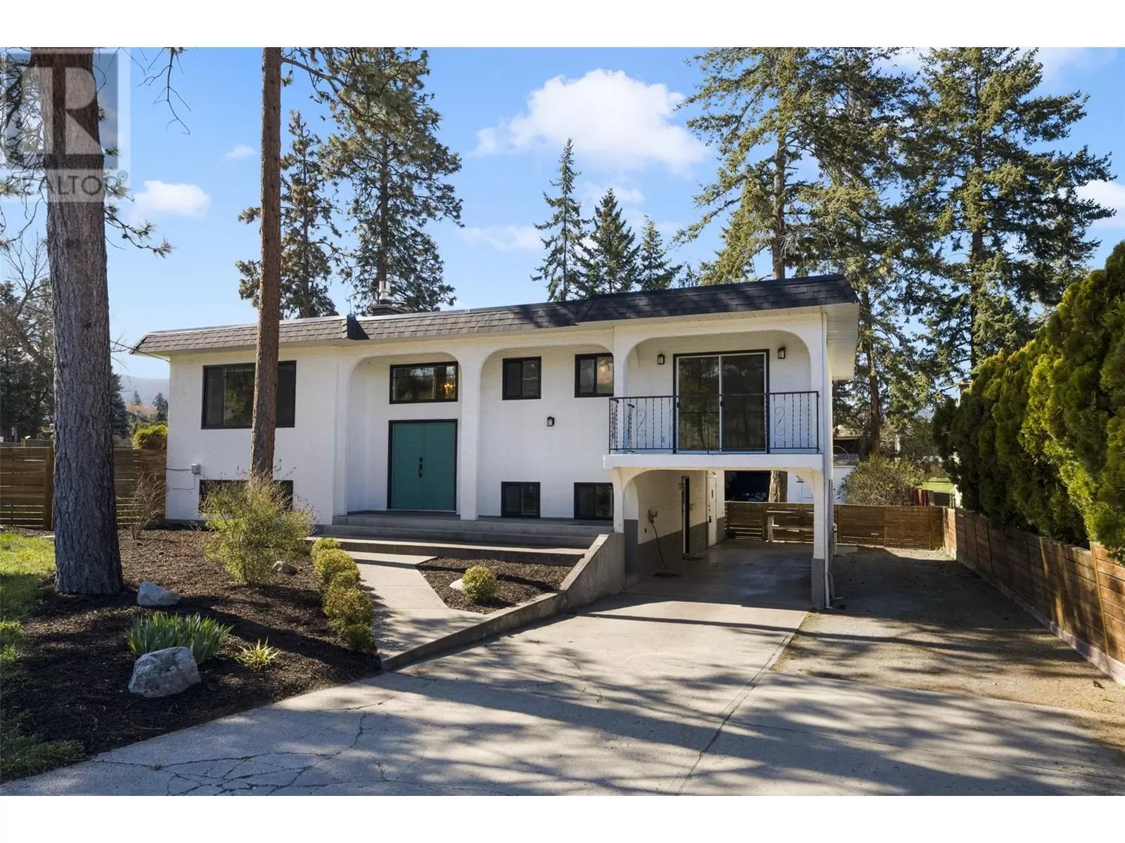 House for rent: 1535 Crawford Road, Kelowna, British Columbia V1W 3A9