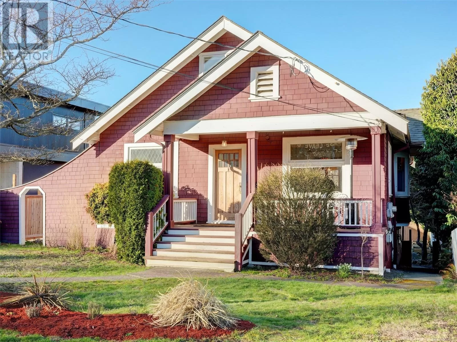 House for rent: 1564 Monterey Ave, Oak Bay, British Columbia V8R 5V4