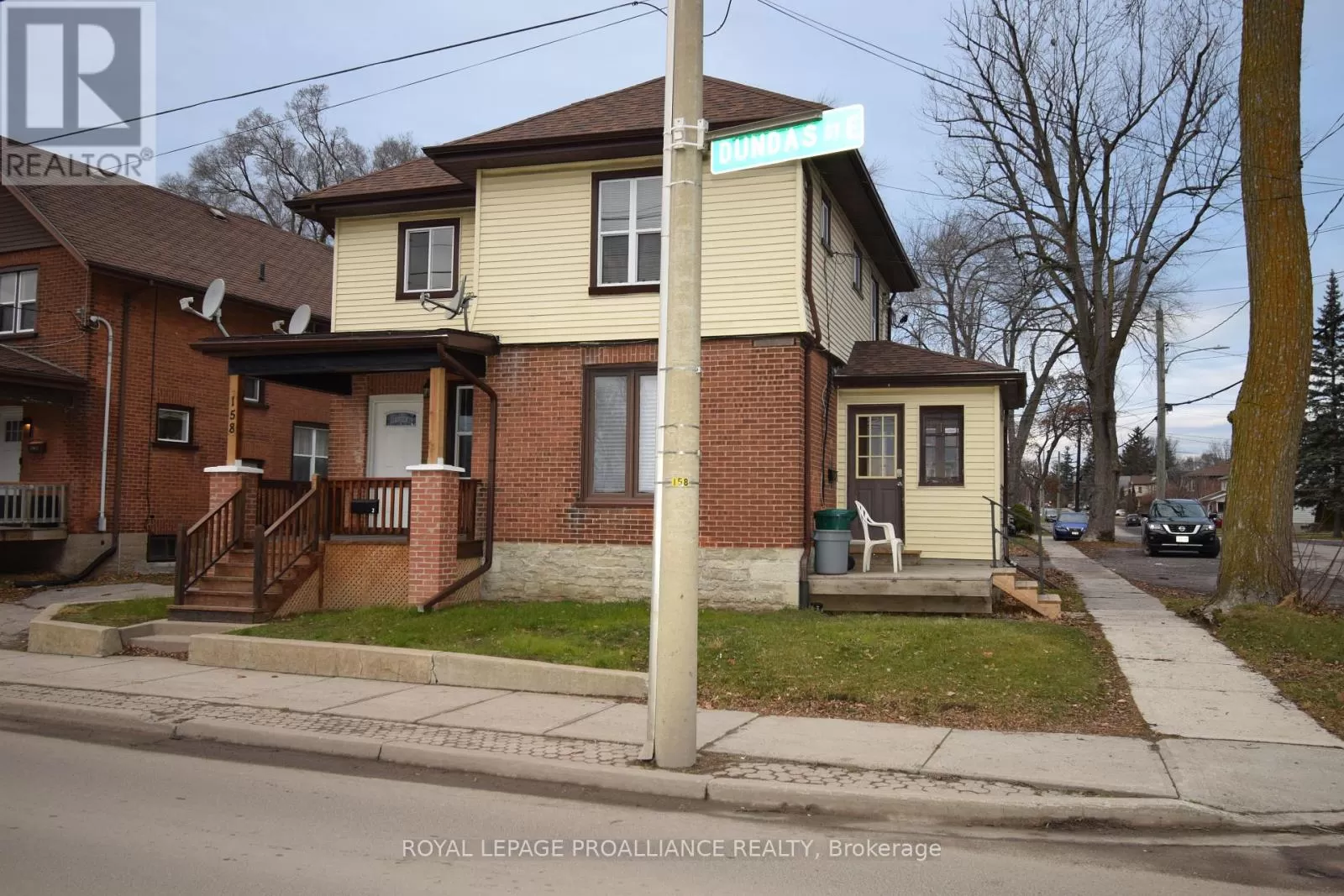 Duplex for rent: 158 Dundas Street E, Belleville, Ontario K8N 1C7