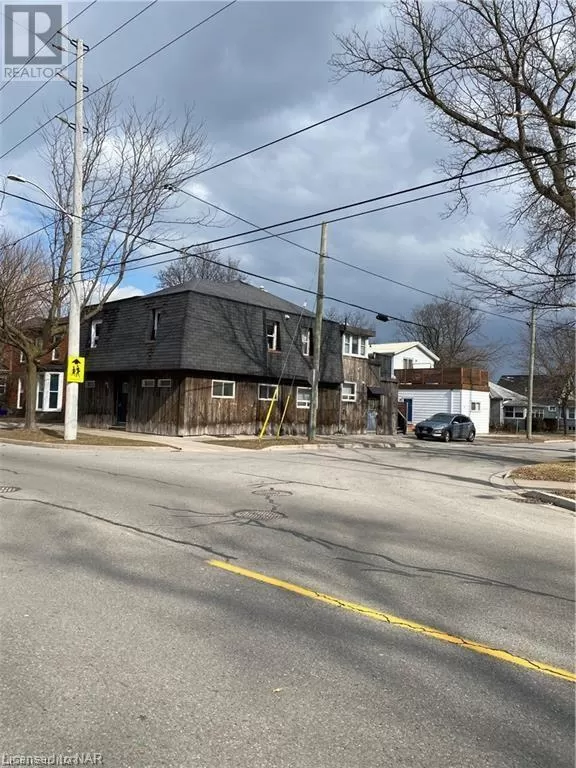Fourplex for rent: 158a Lake Street, St. Catharines, Ontario L2R 5Y7