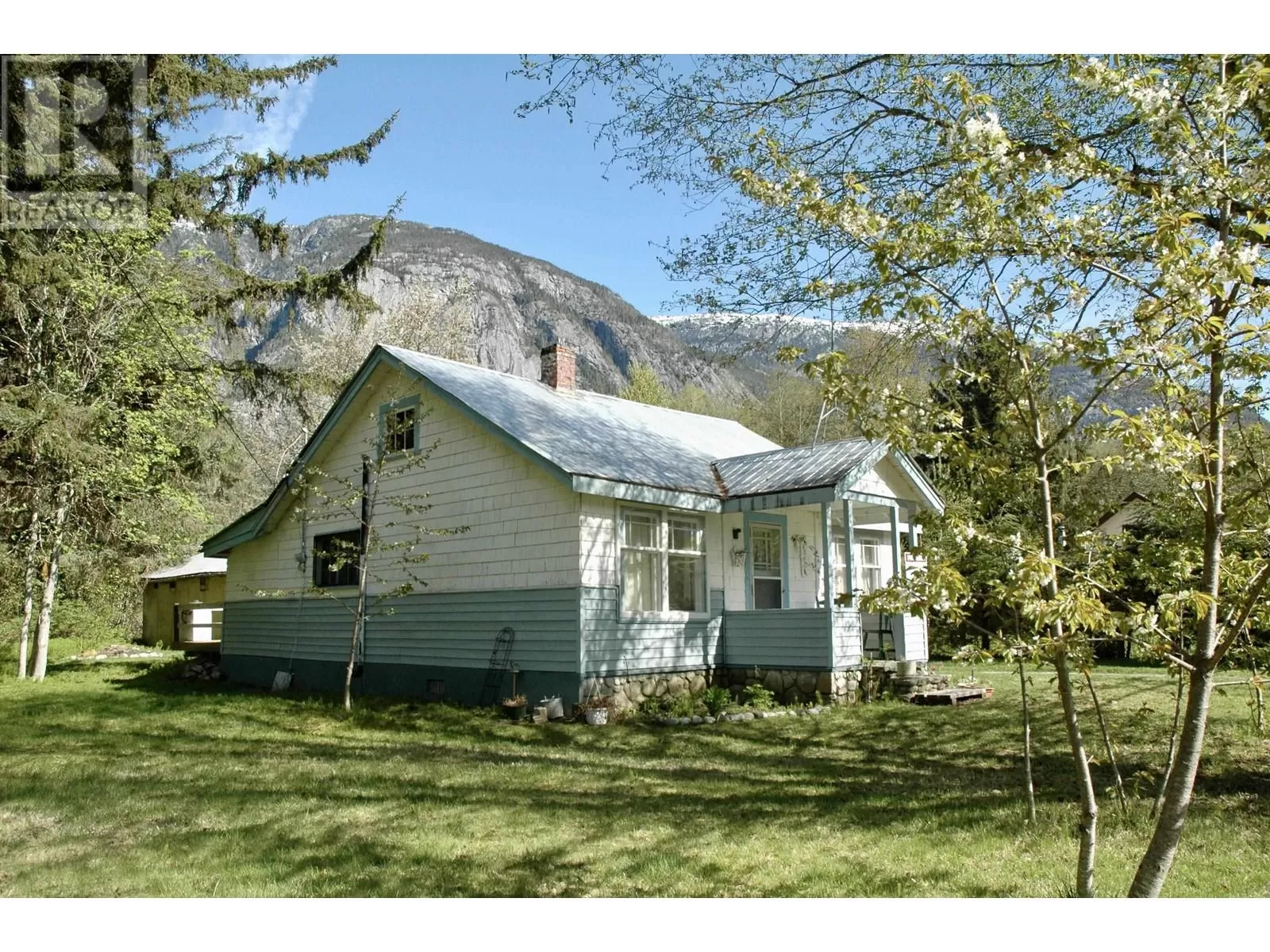 House for rent: 1596 Mackenzie 20 Highway, Bella Coola, British Columbia V0T 1H0