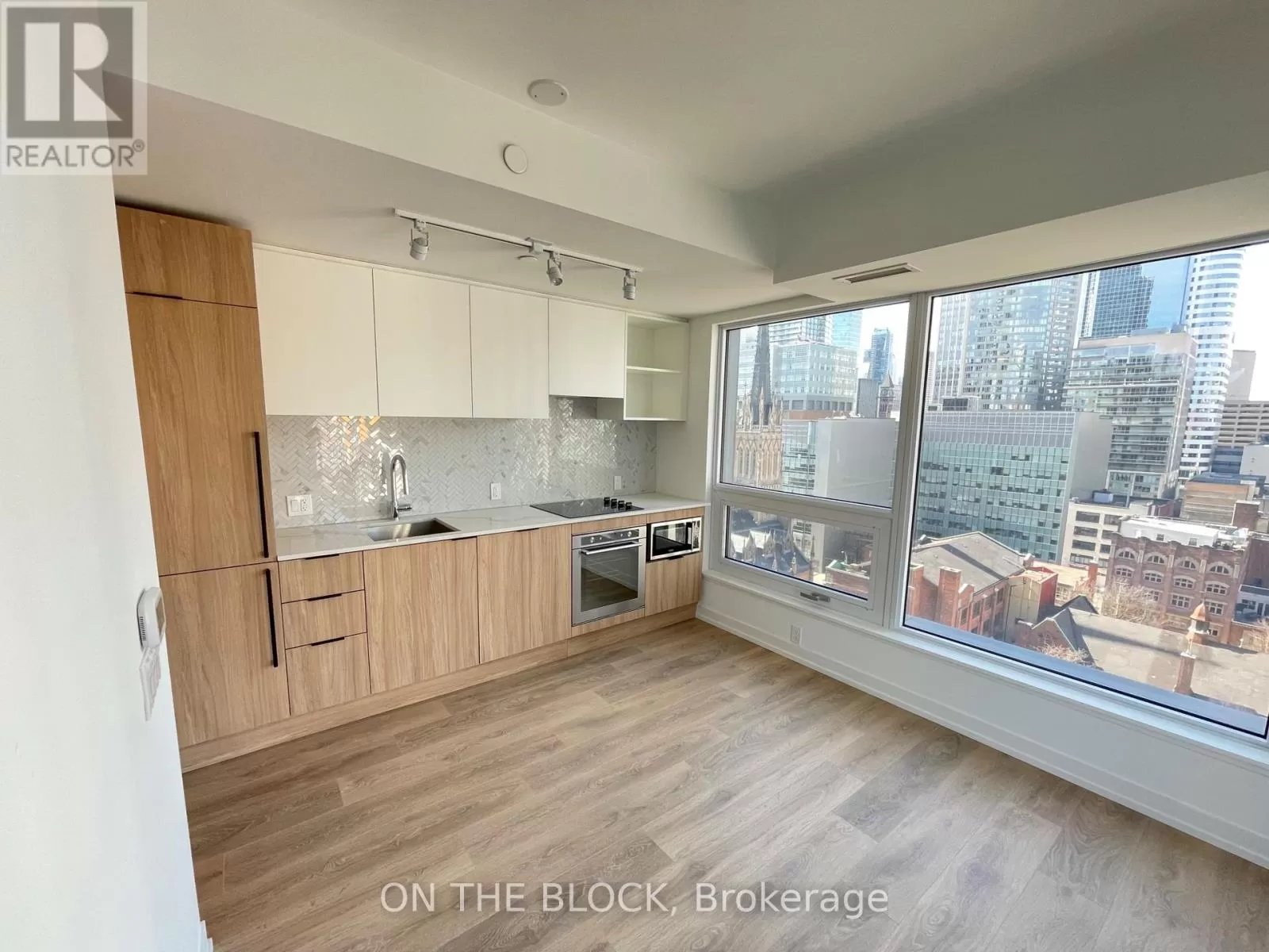 Apartment for rent: 1611 - 82 Dalhousie Street, Toronto, Ontario M5B 1Y2