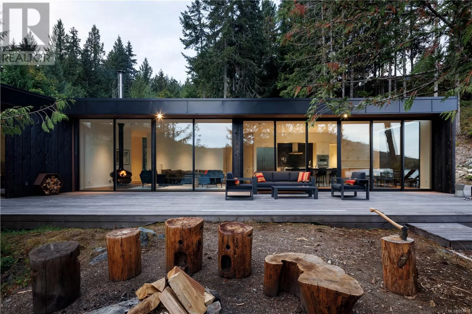 House for rent: 1687 West Shawnigan Lake Rd, Shawnigan Lake, British Columbia V0R 2W3