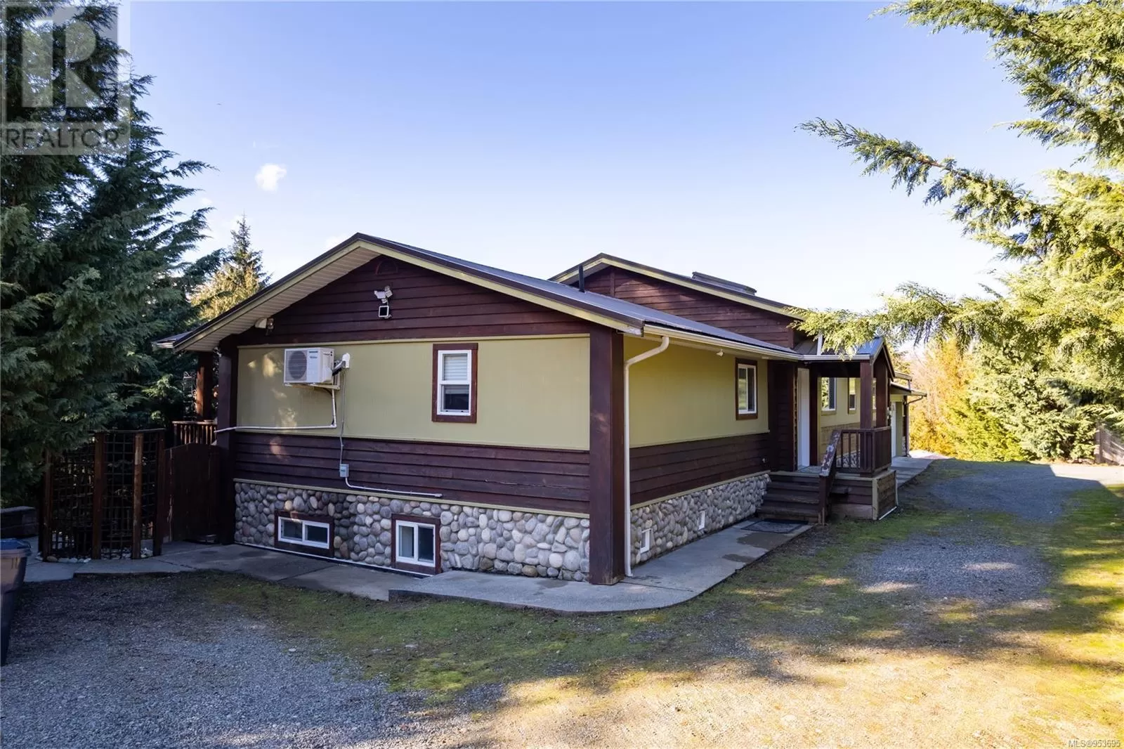 House for rent: 1695 Nahmint Rd, Qualicum Beach, British Columbia V9K 2M8