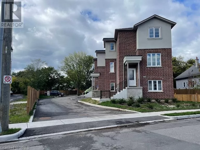 Row / Townhouse for rent: 17 East Street Unit# 3, St. Catharines, Ontario L2R 3Y9