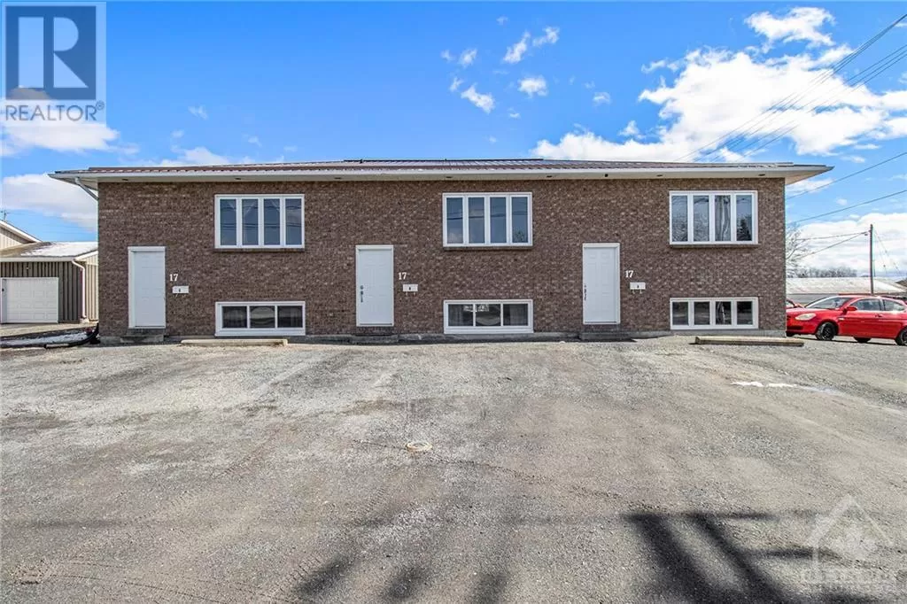 Triplex for rent: 17 Industrial Drive, Chesterville, Ontario K0C 1H0
