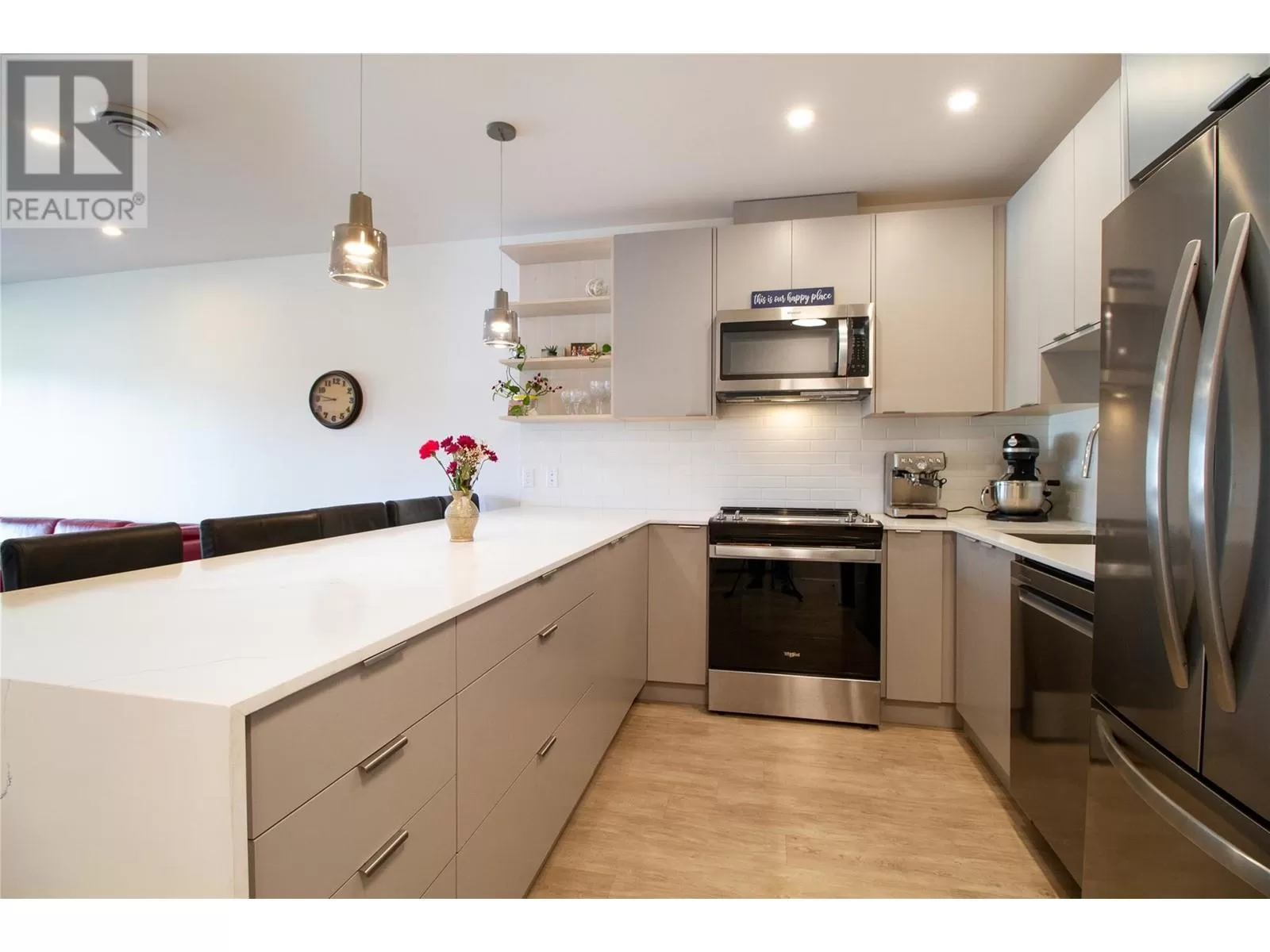 Apartment for rent: 1701 Coursier Avenue Unit# 2204, Revelstoke, British Columbia V0E 2S3