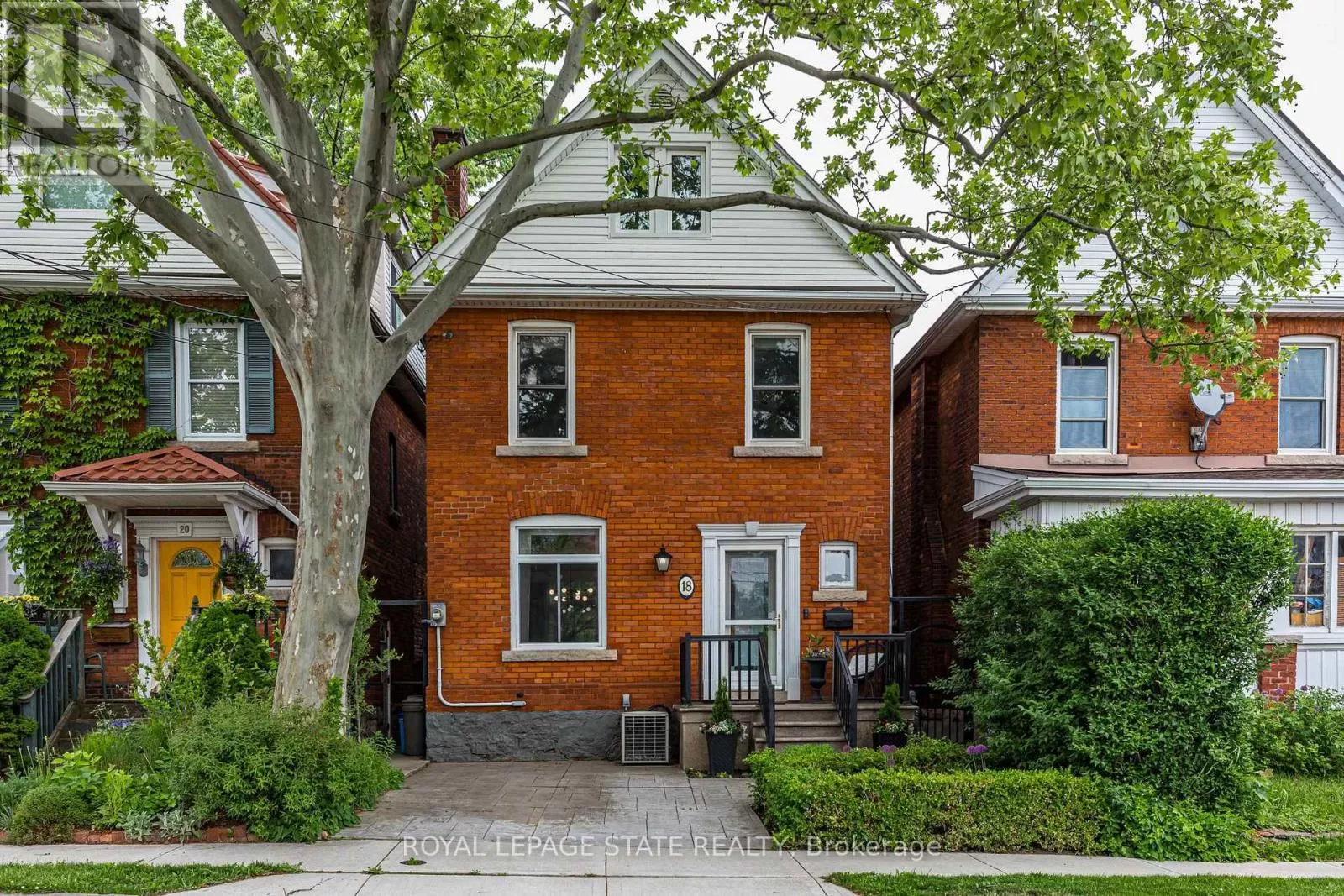 House for rent: 18 Brucedale Avenue W, Hamilton, Ontario L9C 1C2