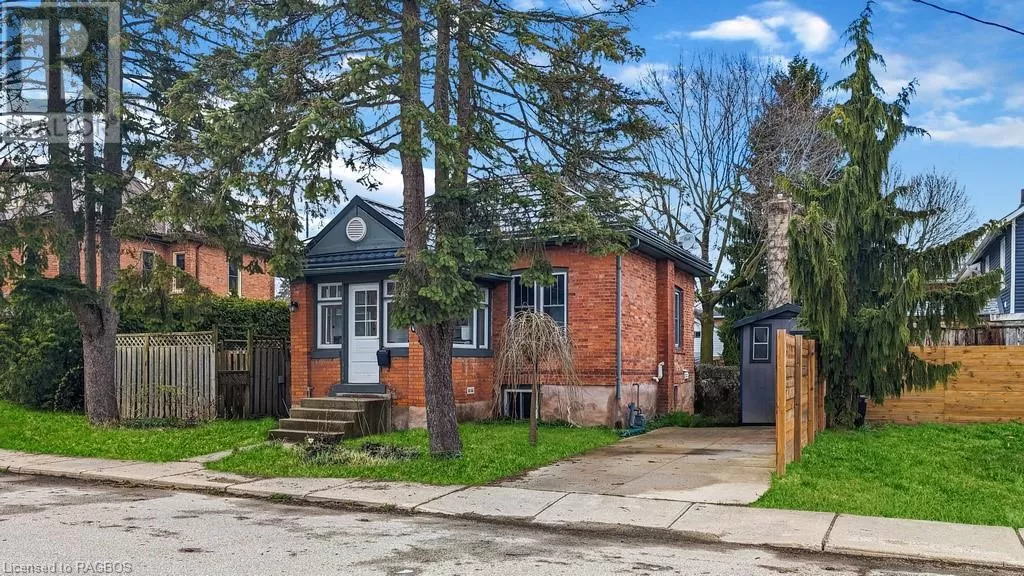 House for rent: 180 5th Street E, Owen Sound, Ontario N4K 1C5