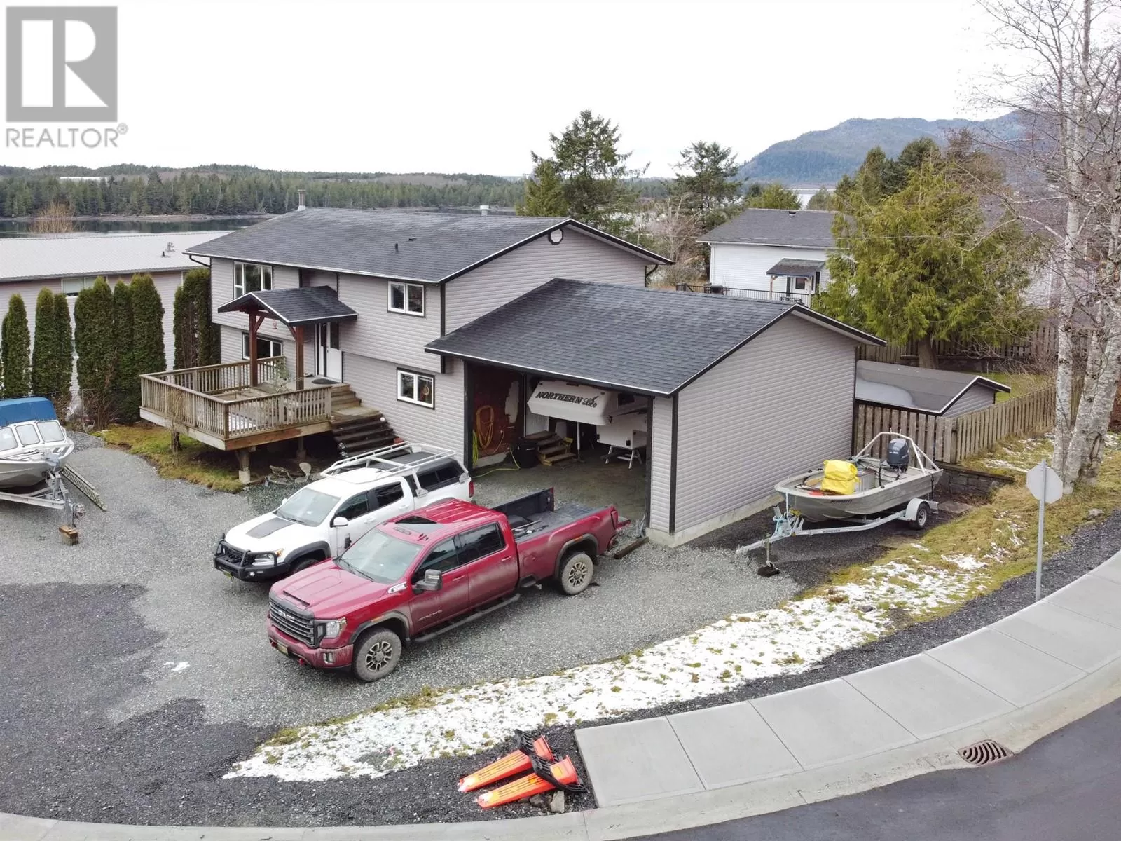 House for rent: 180 Hillcrest Avenue, Port Edward, British Columbia V0V 1G0