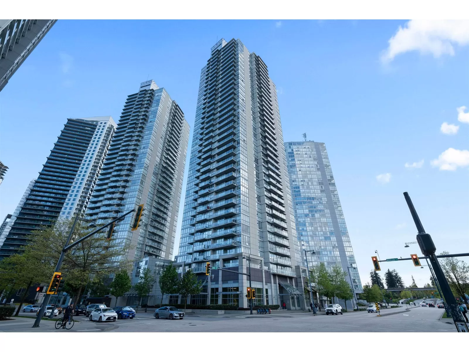 Apartment for rent: 1805 13688 100 Avenue, Surrey, British Columbia V3T 0G5