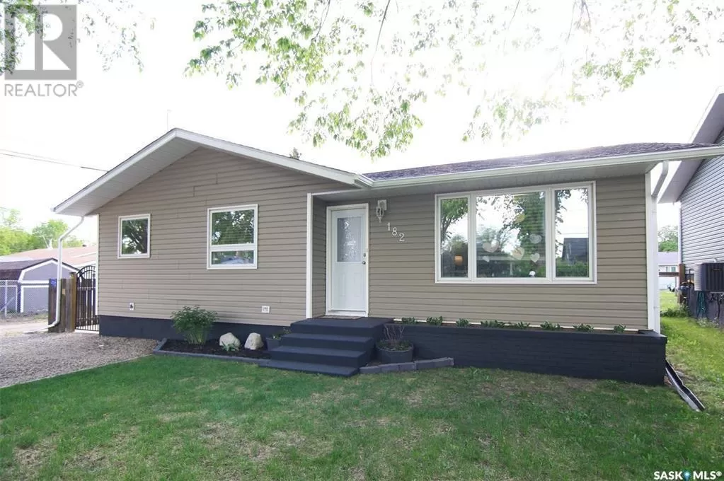House for rent: 182 Maple Avenue, Yorkton, Saskatchewan S3N 1W3