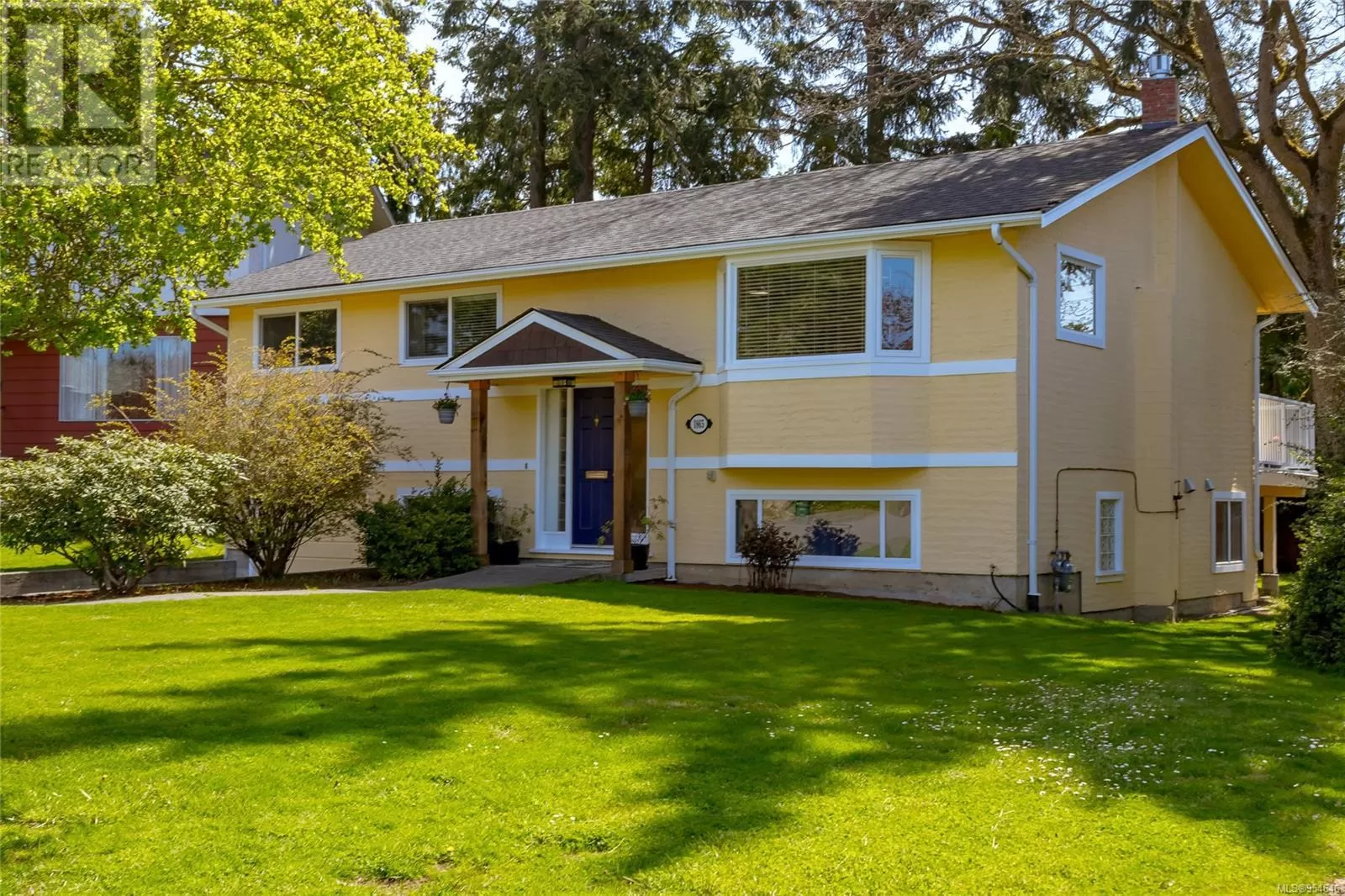 House for rent: 1865 Elmhurst Pl, Saanich, British Columbia V8N 1R1